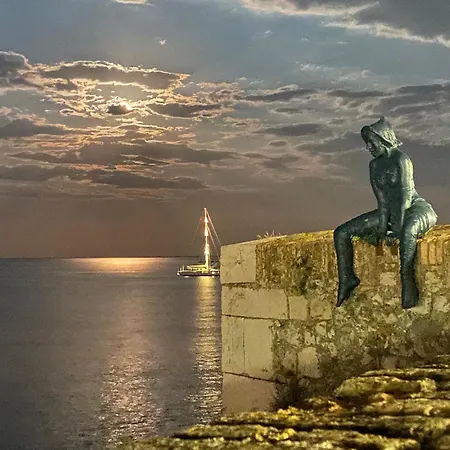 Πλωτό κατάλυμα The Bridge - Your Dream In *