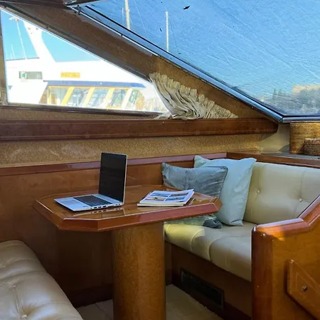 Botel The Bridge - Your Dream In