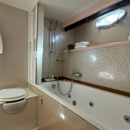 Botel The Bridge - Your Dream In