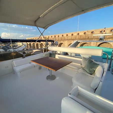 The Bridge - Your Dream In Hotel en barco *