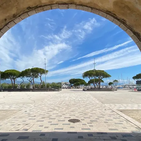 Hotel en barco The Bridge - Your Dream In Antibes