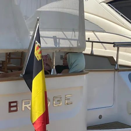 Botel The Bridge - Your Dream In *