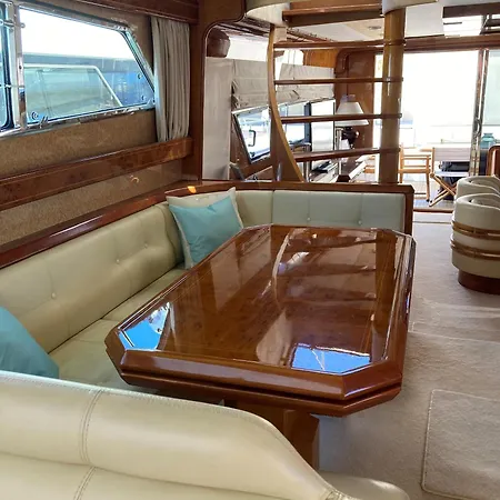 Hotel en barco The Bridge - Your Dream In *